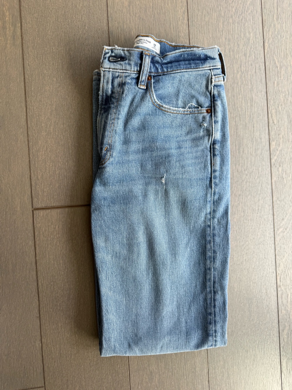 Abercrombie & Fitch- The 90s Relaxed Jean High Rise (Size 26)